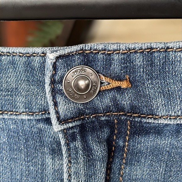 NWOT Aerie Daydream Denim Jean Shorts Distressed Stretch Waist Blue Soft Comfy - Picture 5 of 16